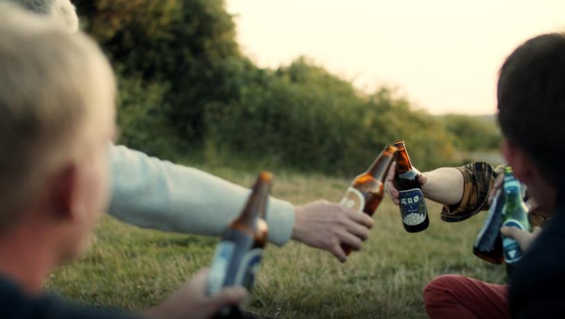 Herretur til Ærø - mænd drikker øl
