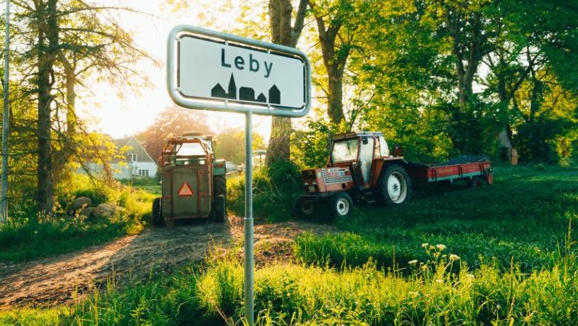 Byskilt ved landsbyen Leby på Ærø