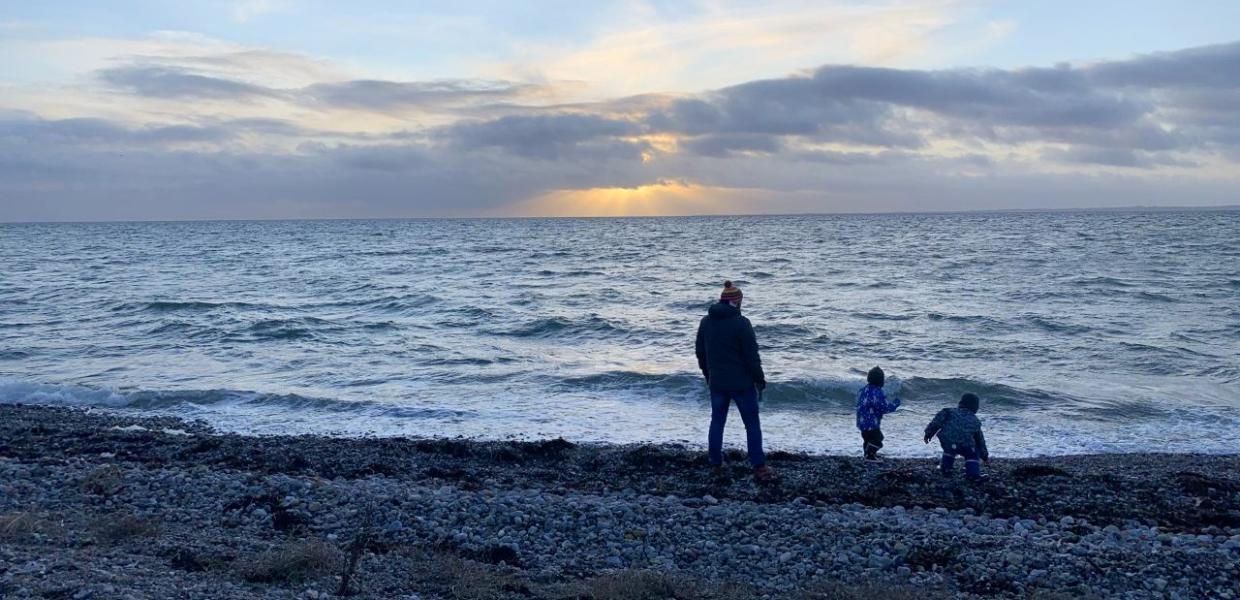 Familie børn vinter efterår jørbæk strand
