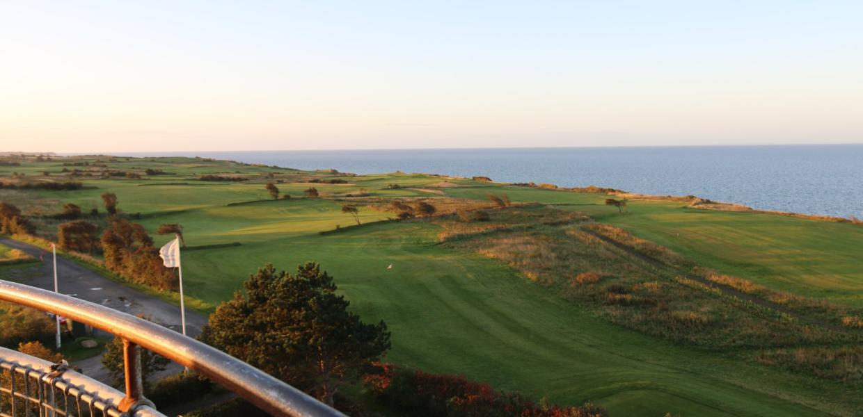 Golfbanen set fra Skjoldnæs Fyr