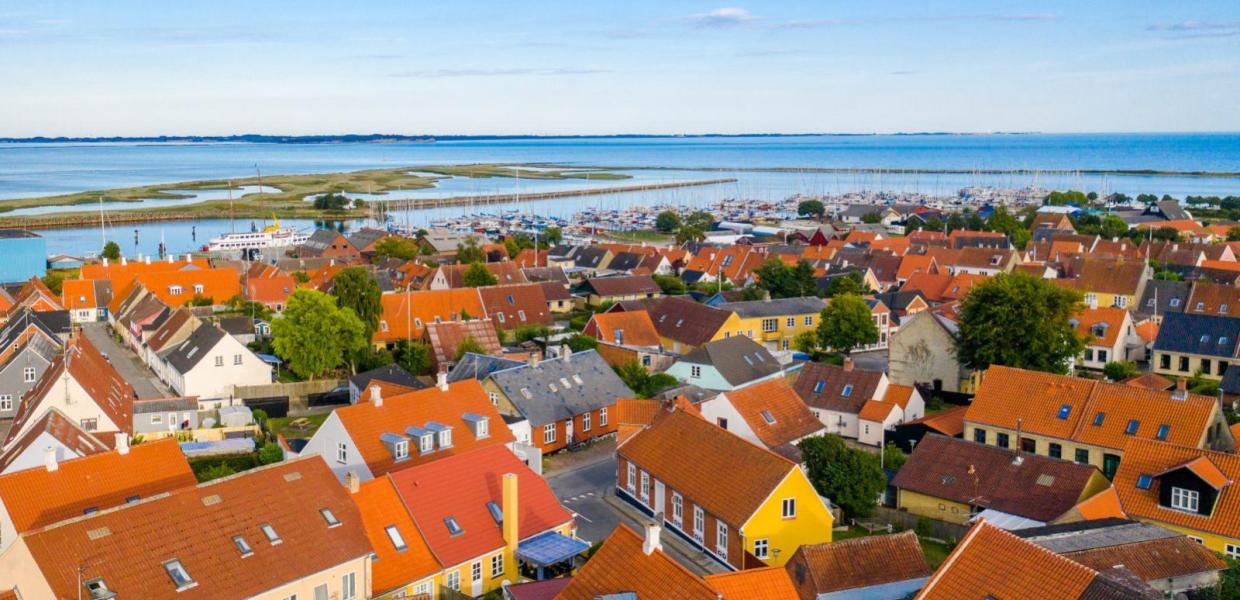 Dronefoto af Marstal by