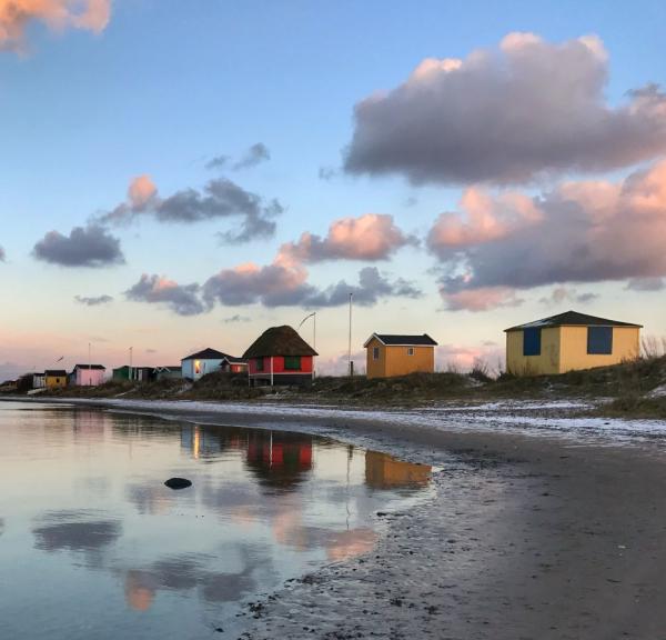 Badehuse med sne på