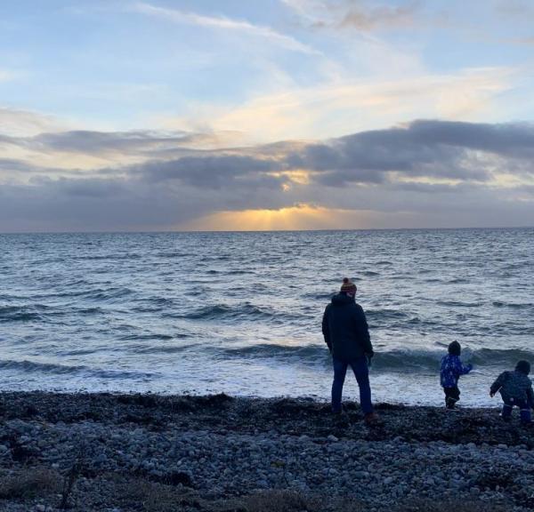 Familie børn vinter efterår jørbæk strand